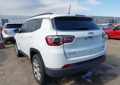 2022 Jeep Compass Latitude Lux 4X4 z USA, uszkodzony, nr VIN 3C4NJDFB6NT212933